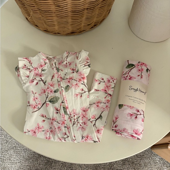 Floral newborn footie & swaddle blanket (NWT) bundle - Picture 7 of 7